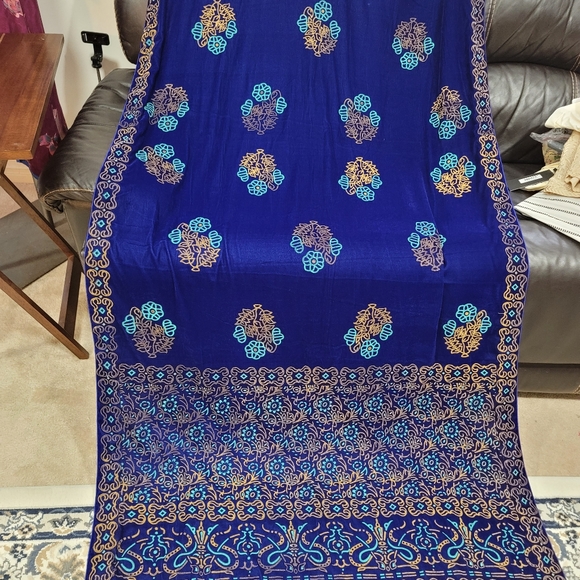 Micro valvet shawls - Picture 6 of 6